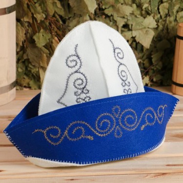 Шапка для бани с вышивкой "Казахстанский колпак мужской" с золотыми и голубыми узорами